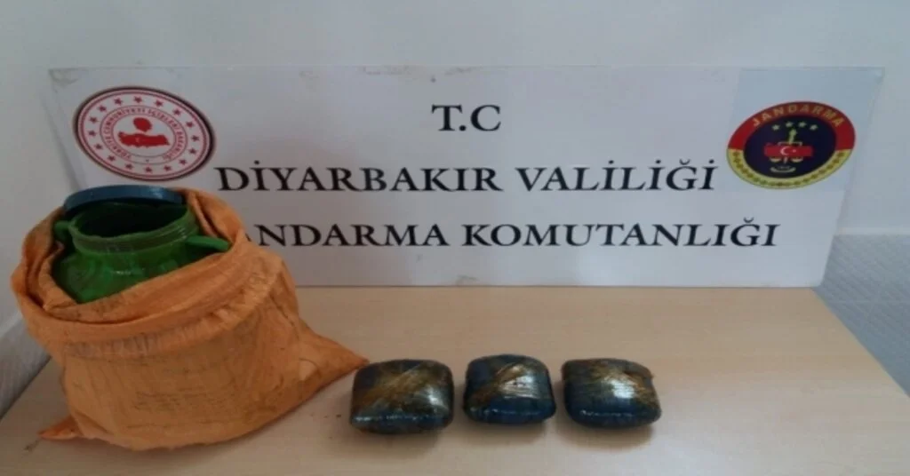 Diyarbakırda, Pekmez Bidonuna Gizlenmiş Esrar Maddesi Ele Geçirildi