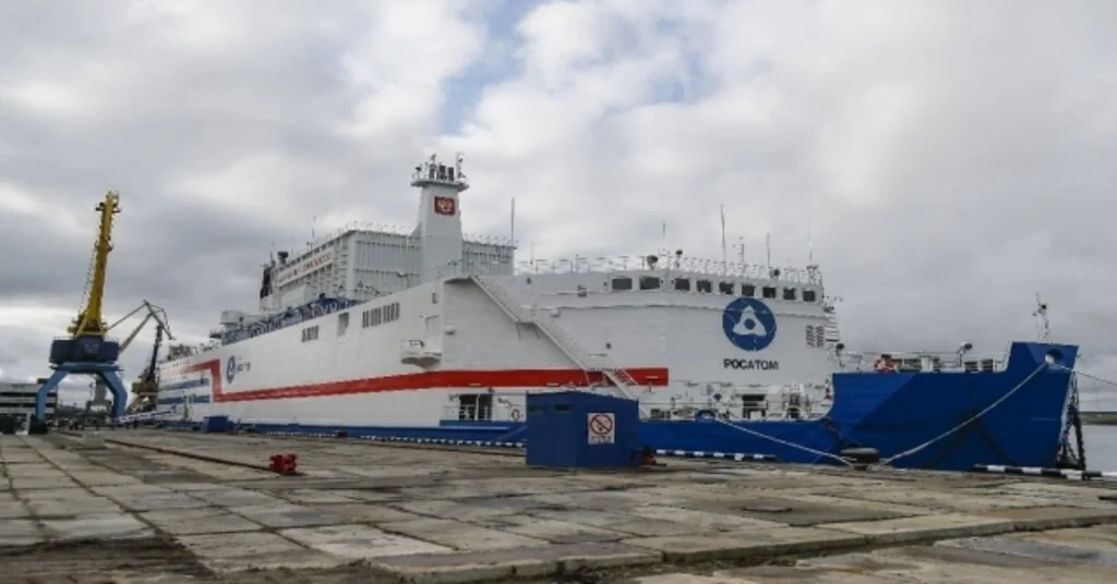Dünyanın İlk Yüzer Nükleer Güç Ünitesi Akademik Lomonosov, Murmansktan Peveke Doğru Yola Çıktı