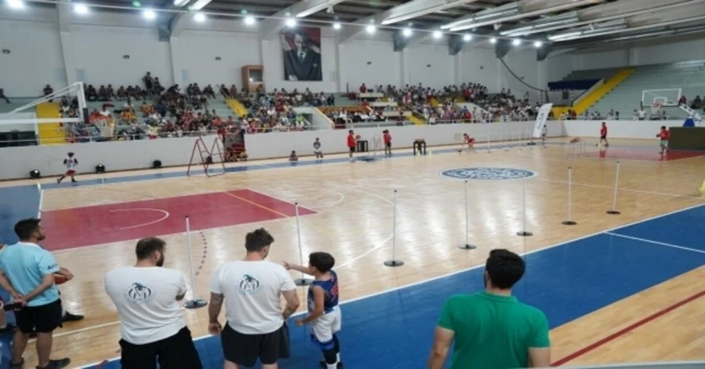 Egenin Spor Tesisleri Baştan Sona Yenilendi