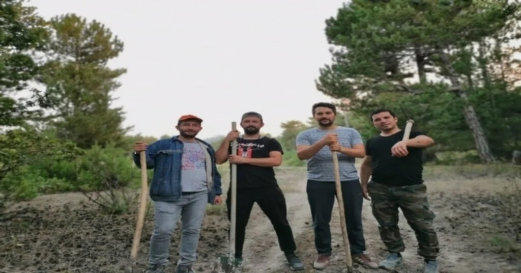 Eğlencenin Ortasında Yangın Söndürme Çalışmalarına Katıldılar