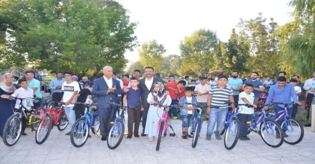 Elbistan Belediyesinden 100 Çocuğa Bisiklet