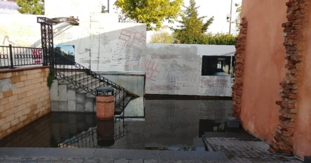 Eminönü Alt Geçitteki Hasar Suların Çekilmesiyle Gün Yüzüne Çıktı