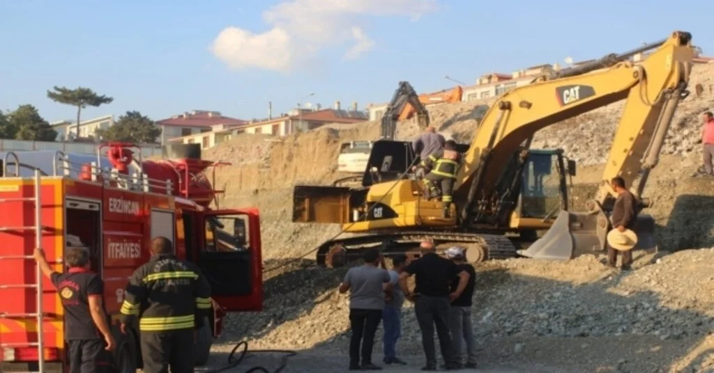 Erzincanda İş Makinesinde Yangın