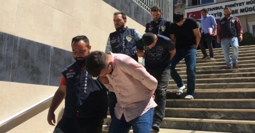 Esenyurtta Bir Evden Para Ve Yüzük Çalan Hırsızlıklar Yakalandı