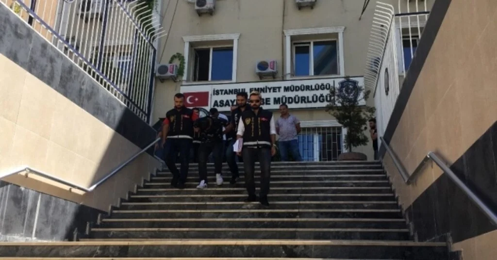 Esenyurtta Polislerin Dikkati Gasp Zanlılarını Yakalattı