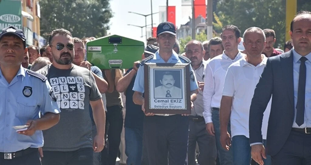 Eski Başkan Ekiz için tören düzenlendi