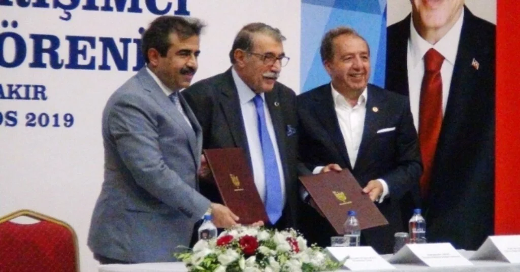 Eski İçişleri Bakanı Abdülkadir Aksu, Diyarbakırda Mikro Kredi Ödül Törenine Katıldı