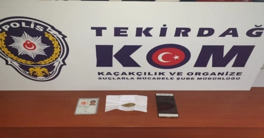 Fetöden İhraç Edilen Polis Uyuşturucu Ve Sahte Kimlikle Yakalandı