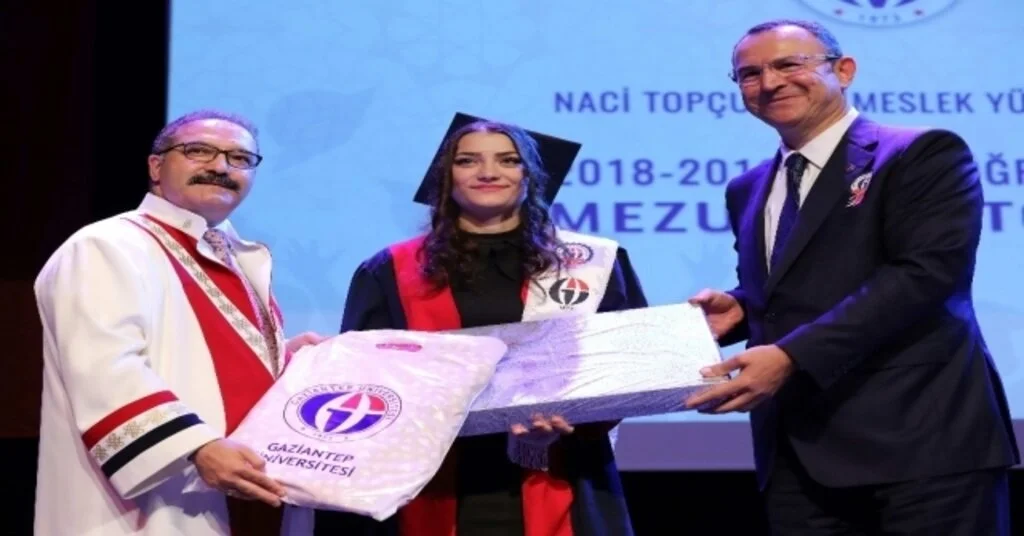 Gaün Naci Topçuoğlu Meslek Yüksekokulu Mezunlarını Verdi