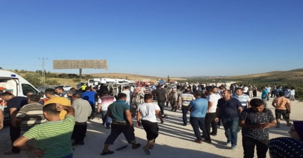 Gaziantepte Otomobil İle Minibüs Çarpıştı: 3 Ölü, 12 Yaralı