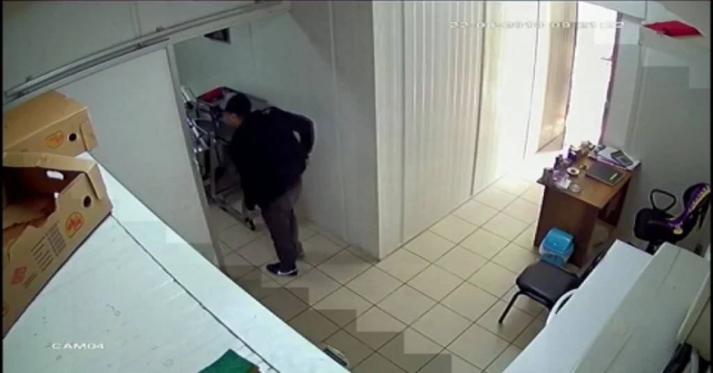 Gaziosmanpaşada Köfteci Dükkanına Silahlı Saldırı Kamerada