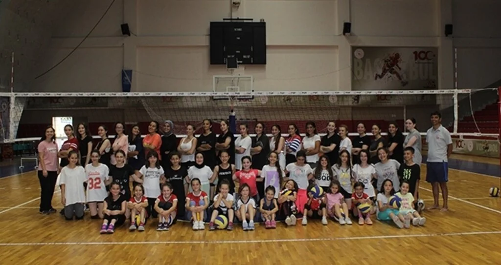 GELECEĞİN YILDIZ VOLEYBOLCULARI YETİŞİYOR