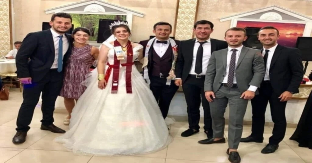 Gelin Ve Damada Kelepçe Taktılar