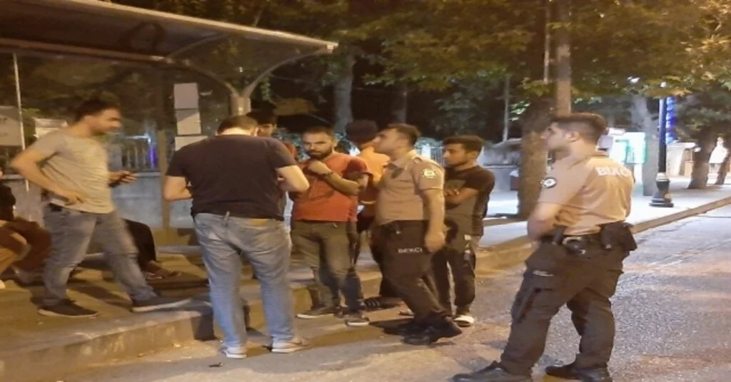 Genç Kadının Çantasını Zorla Alıp Kaçtılar