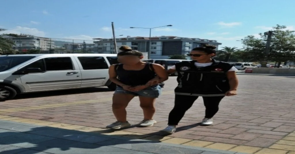 Genç Kızın Üzerinden Uyuşturucu Çıktı