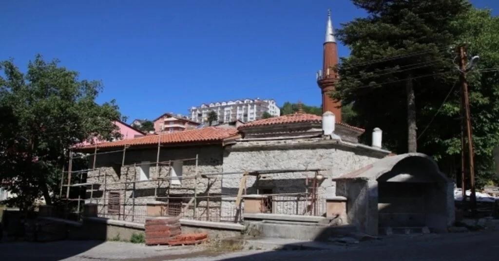 Gerede Yukarı Tekke Camiinin Restorasyonu Devam Ediyor