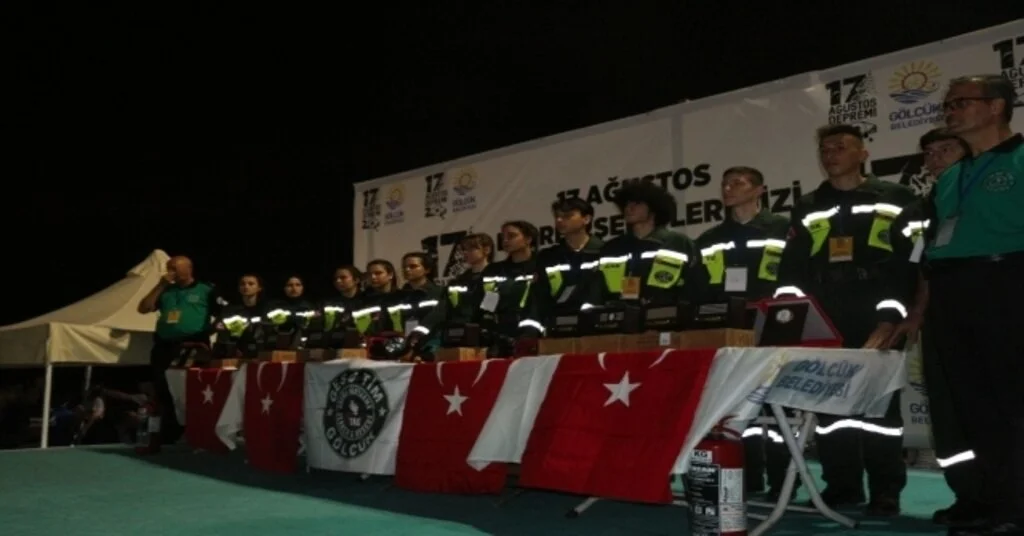 Gölcük Depreminde Hayatını Kaybedenler Anıldı