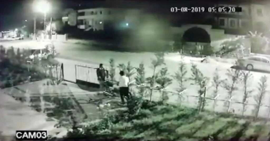 Gözlerine Kestirdikleri Motosikleti Taşıyarak Çaldılar