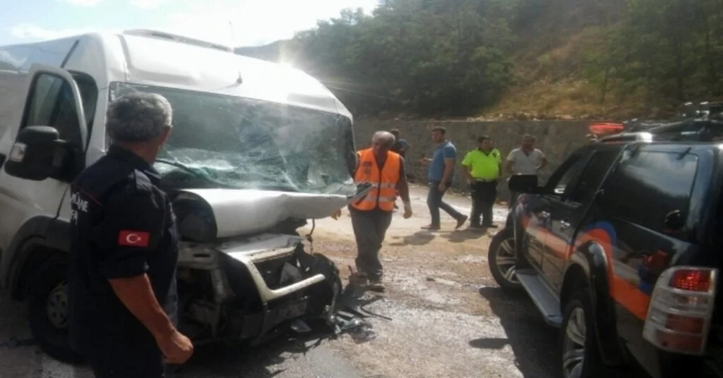 Gümüşhanede Trafik Kazası: 3 Yaralı