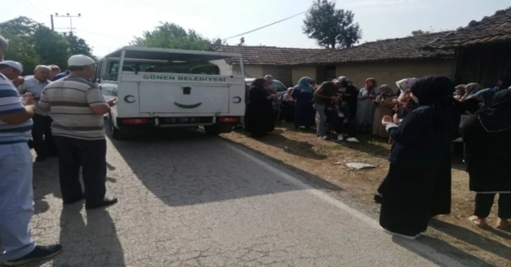 (Güncellendi) Üvey Torunu Tarafından Öldürülen Yaşlı Kadın Defnedildi