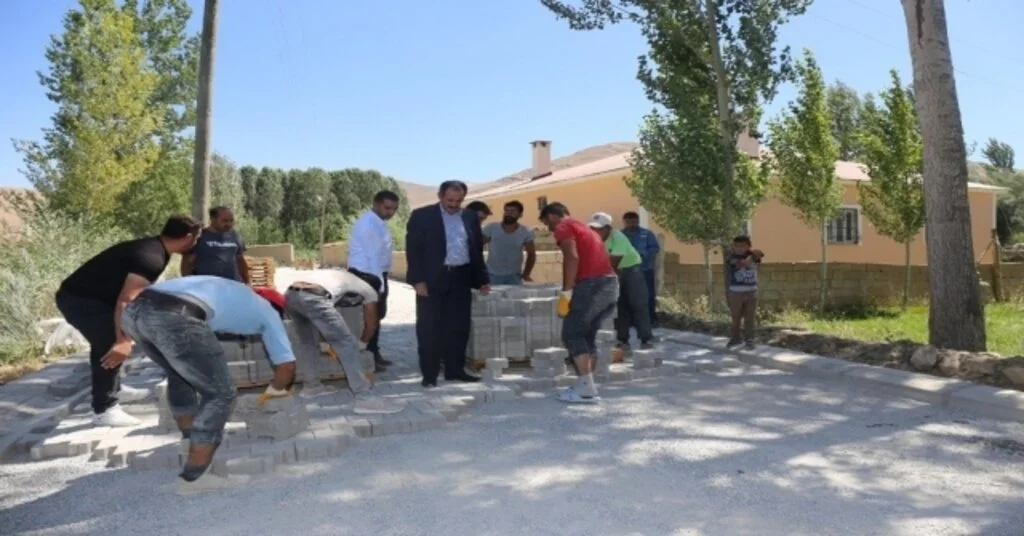 Gürpınarda Kilitli Parke Taşı Çalışması