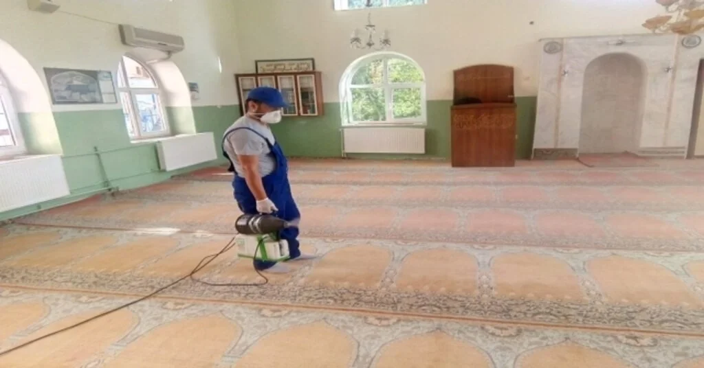 Hakkaride Camiler Ve Parklar Dezenfekte Edildi