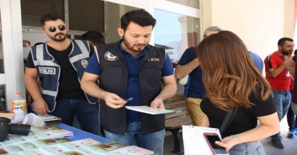Hakkaride Öğrenciler Terör Konusunda Bilgilendirildi