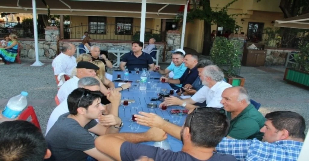 Halk Evinde Çay 1 Tl