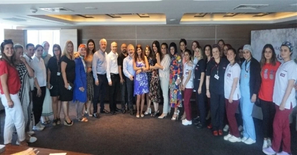 Hastanelerde Bayram Sevinci