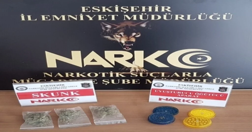 Havaalanından Uyuşturucu Sokarken Yakalandı