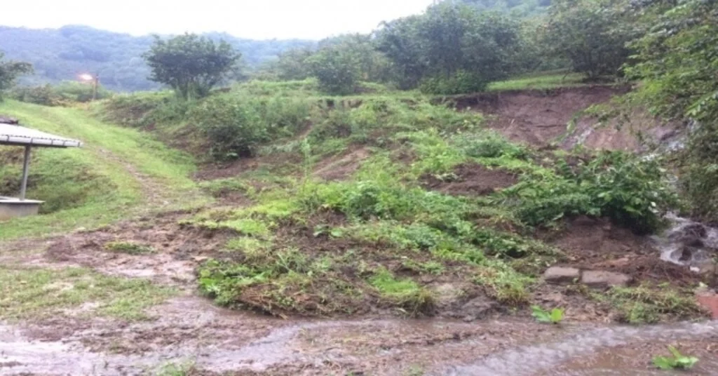 Heyelan Oldu, Kayan Toprak Eve 2 Metre Kala Durdu
