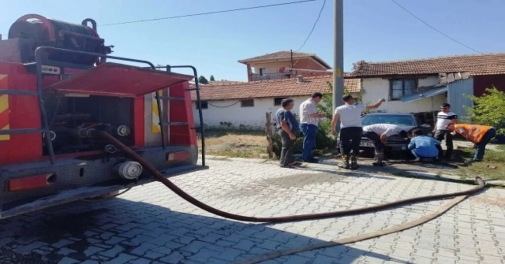 Hisarcıkta Park Halindeki Otomobilde Yangın