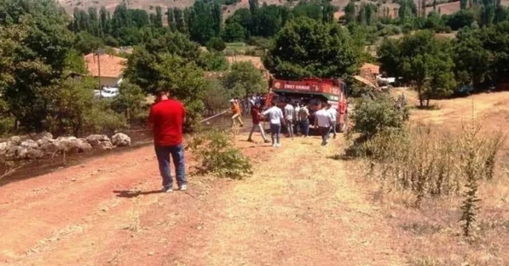 Hisarcıktaki Arazi Yangını Yerleşim Alanına Sıçramadan Söndürüldü