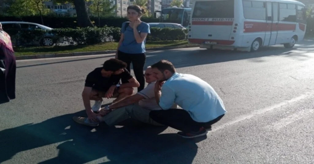 Hızını Alamayan Sürücü Yaya Geçidinde Yaşlı Adama Çarptı