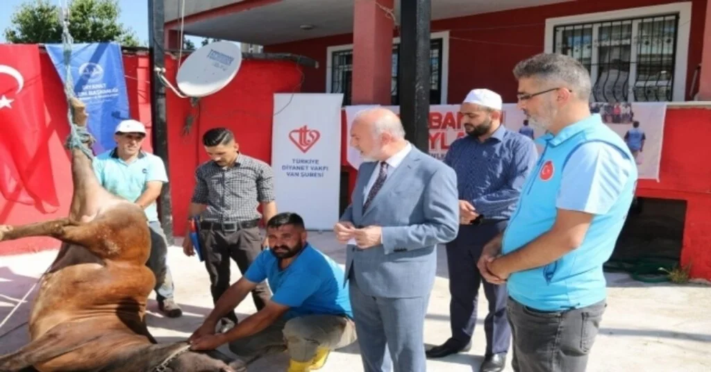 İçişleri Bakanı Soylunun Kurbanı Vanda Kesildi