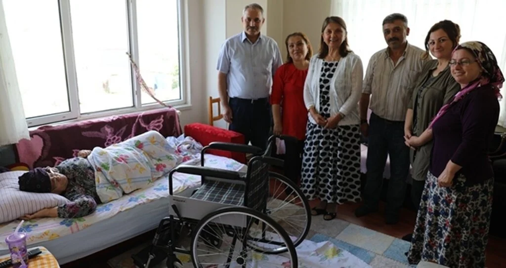 İlkadım'da İhtiyaç Sahibi Aile Tekerlekli Sandalyesine Kavuştu