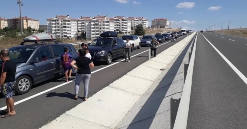 İpsala Sınır Kapısına Uzanan Kuyruk 8 Kilometreyi Geçti
