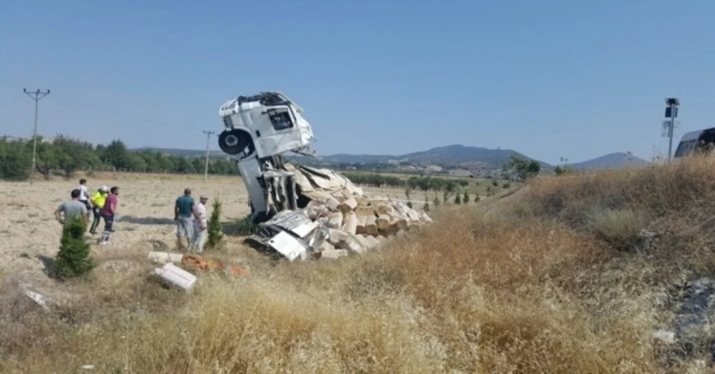 Ispartada Saman Yüklü Tırın Kupası Şaha Kalktı: 1 Yaralı