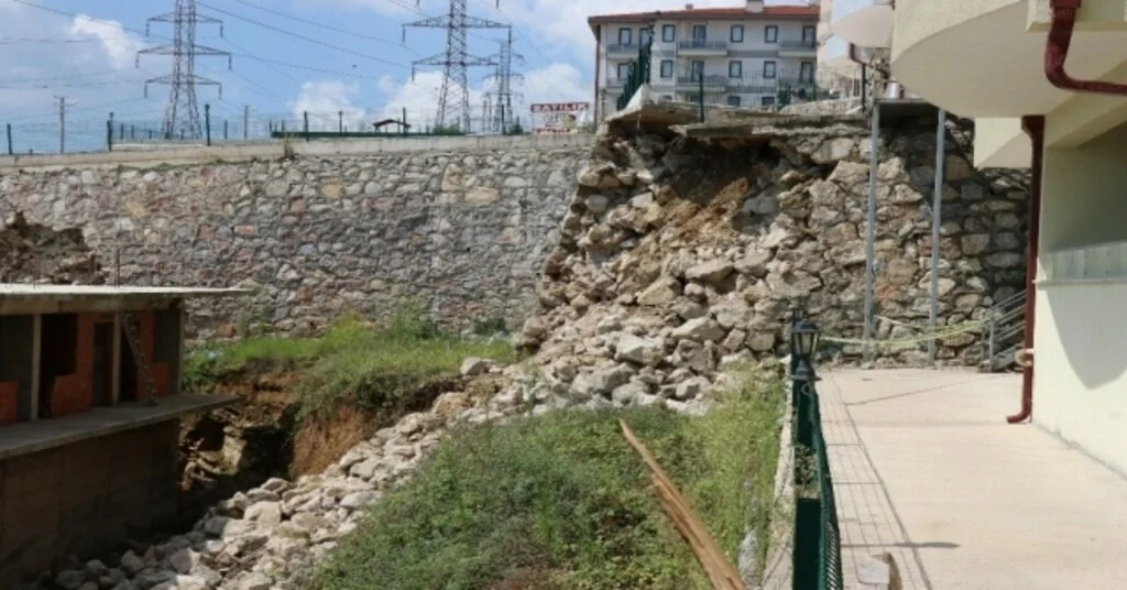 İstinat Duvarının Evinin Üzerine Çöktüğü Korku Dolu Anları Anlattı