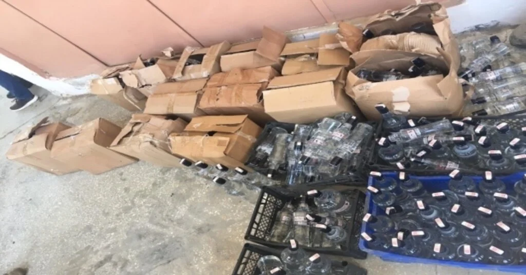 İzmirde 361 Şişe Sahte İçki Ele Geçirildi