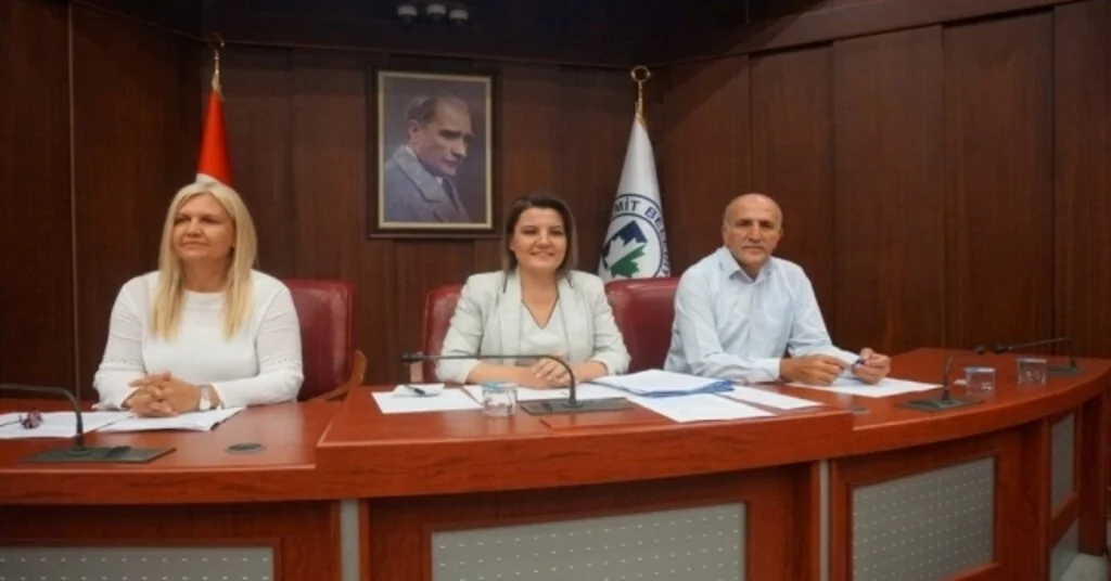 İzmit Belediyesi Yeni Müdürlük Kurulması Komisyona Kaldı
