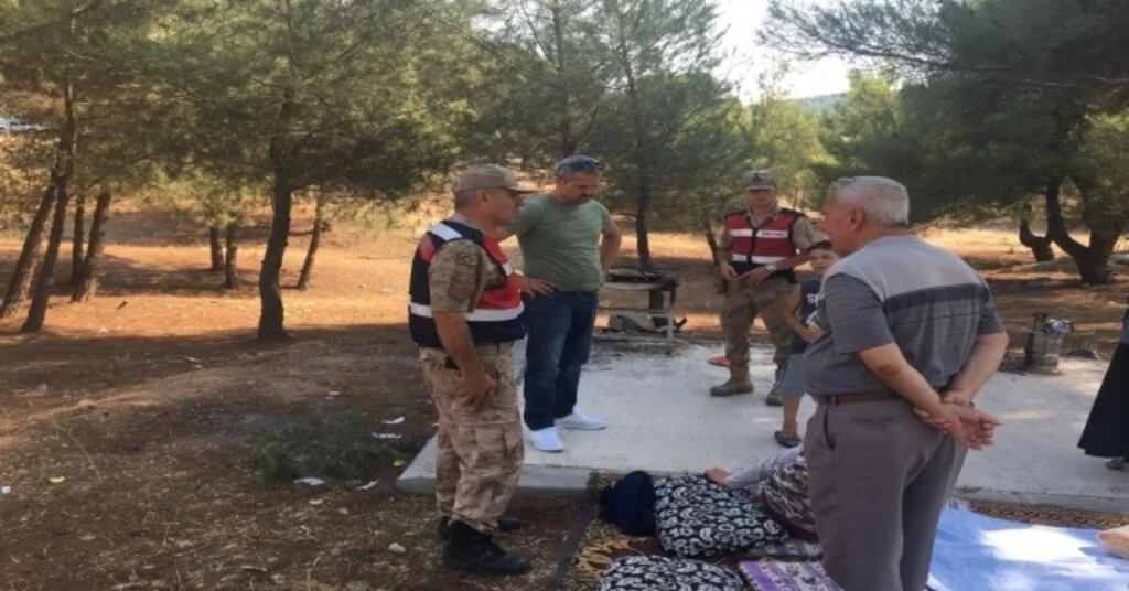 Jandarma Mesire Alanındaki Vatandaşları Uyardı