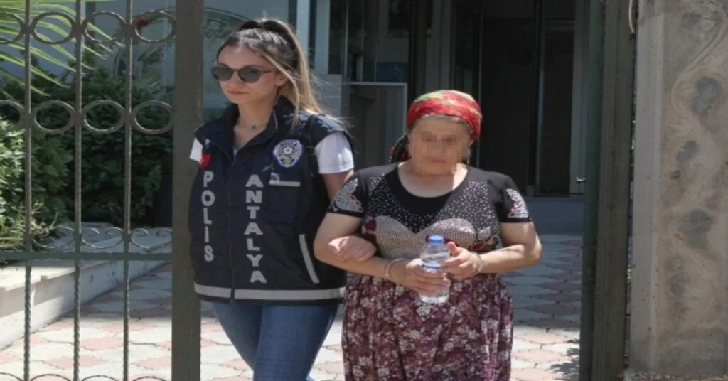 Kadın Hırsız Hastanede, Hasta Gibi Davranıp Hastaları Soydu