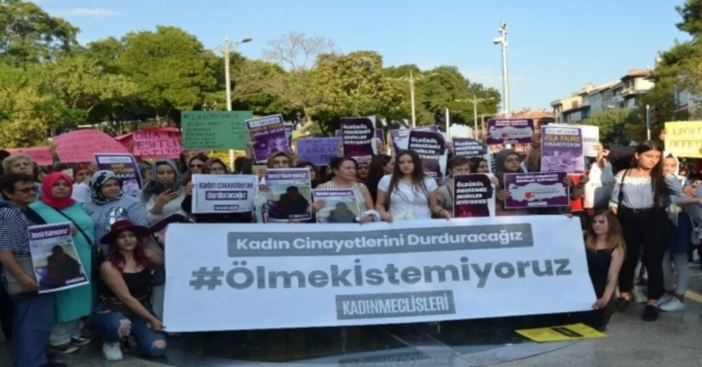 Kadınlar Öldürülen Emine Bulut İçin Konyada Toplandı