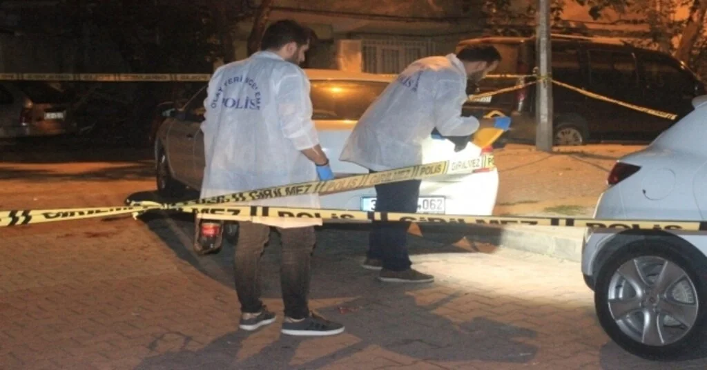 Kağıthanede Bir Kişi Çarşaf Giyerek Silahlı Saldırı Yaptı: 1 Yaralı