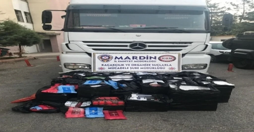 Kamyondaki Gizli Bölmeden Binlerce Paket Kaçak Sigara Çıktı
