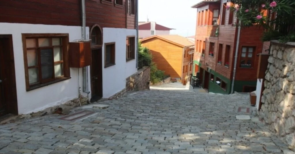 Kapanca Sokaktaki Tarihi Yapılar Ziyaretçilerini Bekliyor