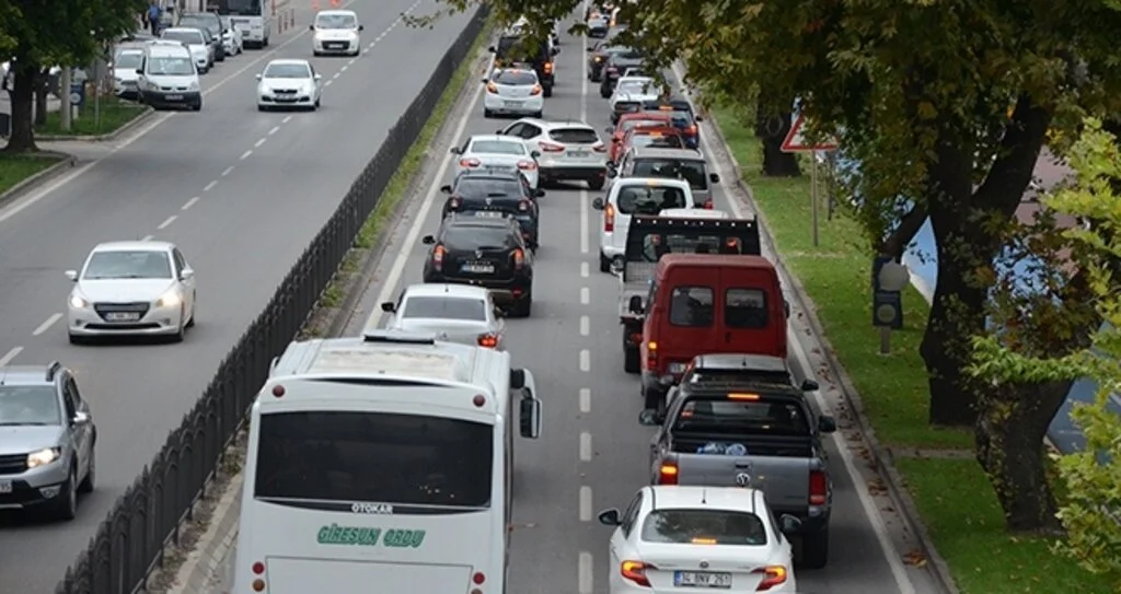 Karadeniz Sahil  Yolu’nda bayram trafiği