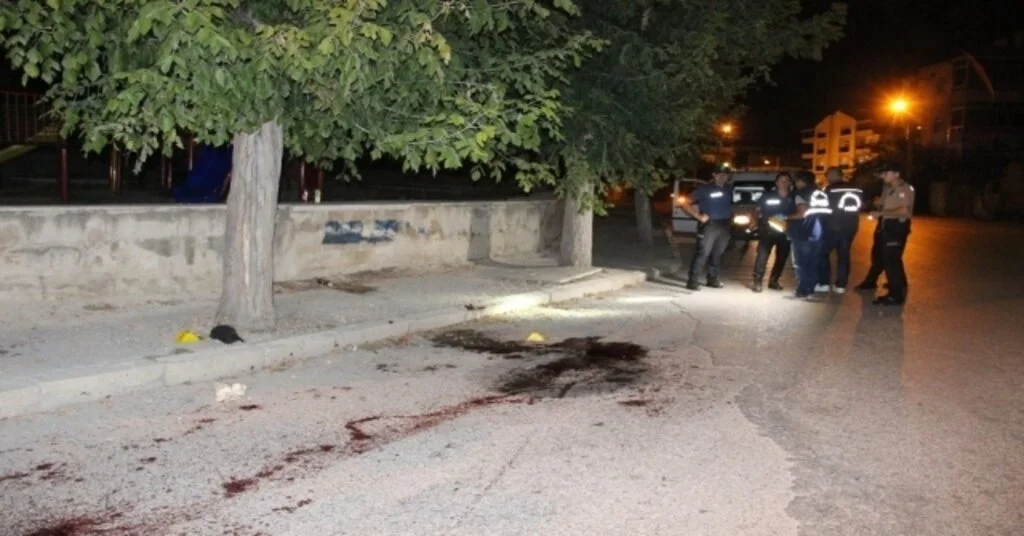 Karamanda Bıçaklı Kavga: 1 Ölü, 4 Yaralı