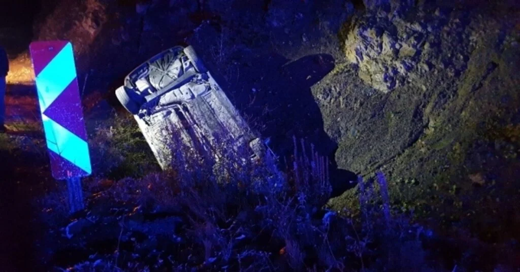 Kastamonuda Ilgaz Dağı Geçidinde Otomobil Dereye Uçtu: 2 Yaralı